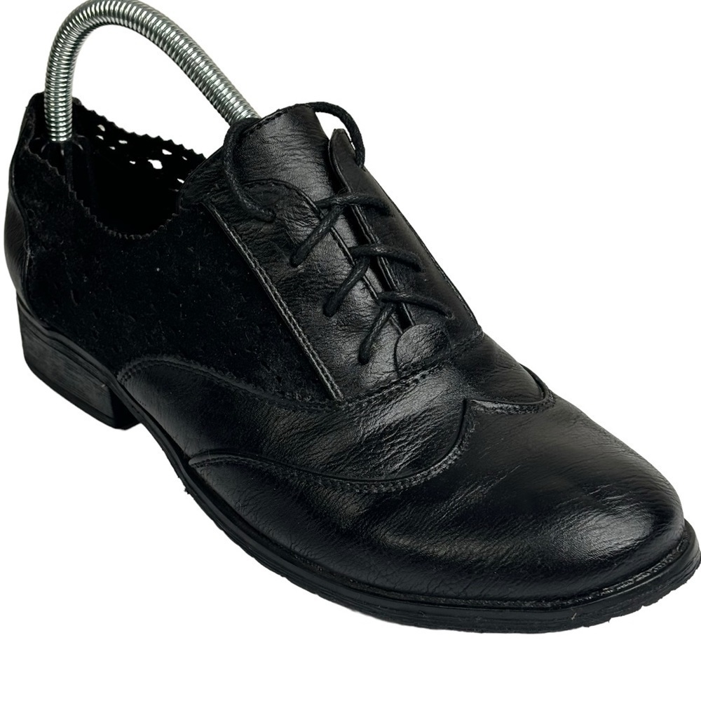 Mark & Maddux Black Wing Tip Lace Up Vegan Leather Perforated Suede Side Loafer